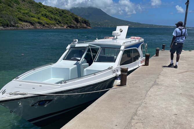 St Kitts & Nevis Airport Roundtrip Transfers - Finding your representative: the handheld sign system