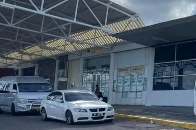 St Kitts & Nevis Airport Roundtrip Transfers - Ride to your St. Kitts hotel: shared stops done right