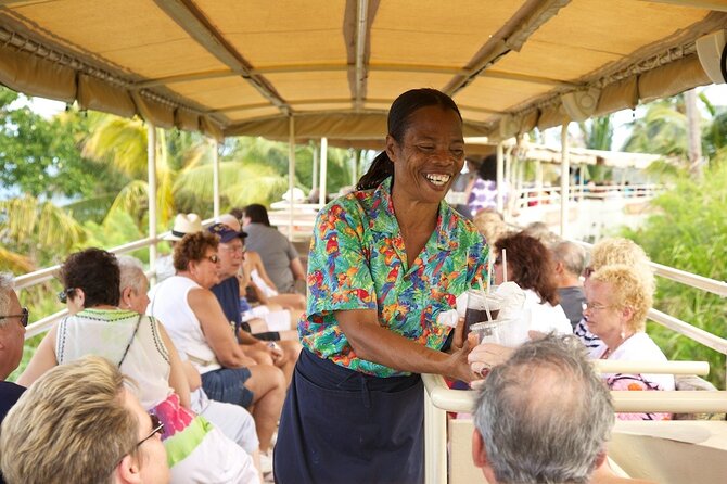St. Kitts Scenic Train Experience - Drinks, music, and dancing: the onboard vibe and who runs the show